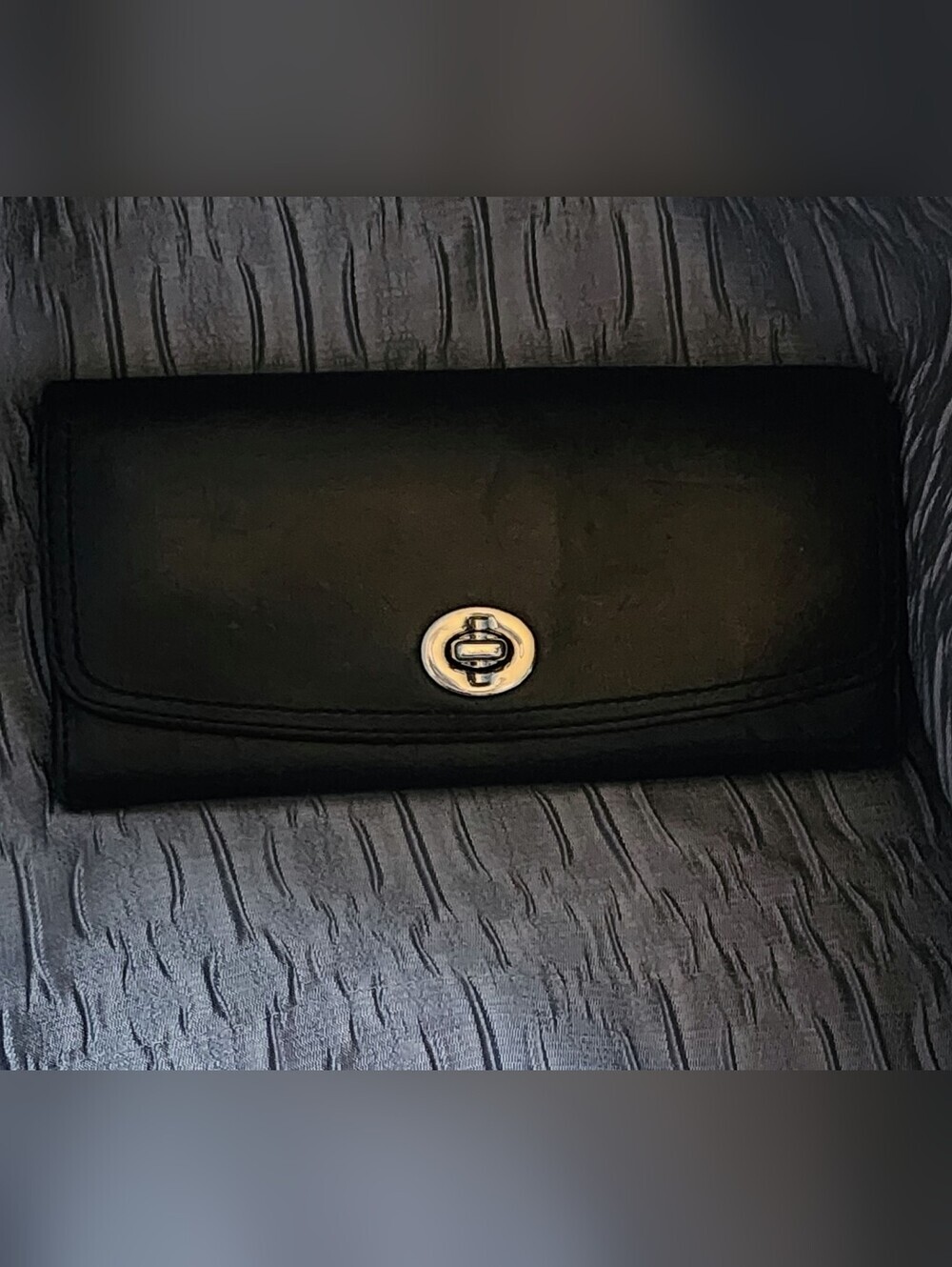Coach Women's Wallet Black With Silver Clasp Good Pre-owned Condition